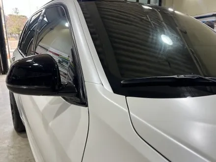 인천 BMW X5 랩핑 – 사틴화이트펄로 완성한 세련된 전체랩핑 / 인천 서구