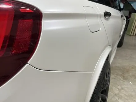 인천 BMW X5 랩핑 – 사틴화이트펄로 완성한 세련된 전체랩핑 / 인천 서구