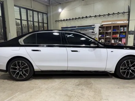 BMW 740i 투톤랩핑 인천랩핑 고광택 블랙&화이트 듀오톤 완성 / 인천 서구