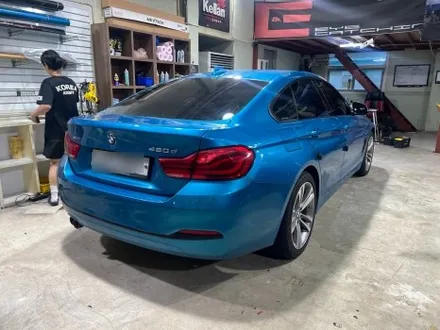 강렬한 블루에서 부드러운 그레이로, BMW 420d 랩핑 사례 / 인천 서구