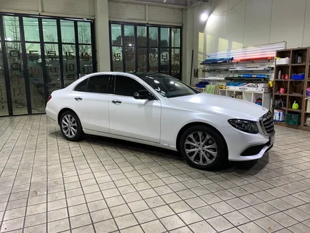 자동차랩핑 인천 아이캐칭_벤츠 E300, 에이버리 사틴화이트펄(진주펄) 전체랩핑 시공후기 / 인천 서구, 부평, 부천