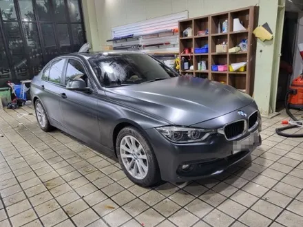 자동차랩핑 인천 아이캐칭_ BMW 3시리즈, 에이버리 사틴블랙 락그레이 시공후기 / 인천 서구, 부평, 부천