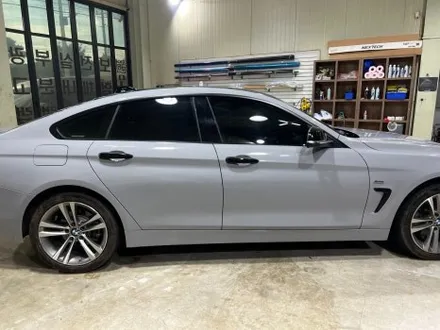 강렬한 블루에서 부드러운 그레이로, BMW 420d 랩핑 사례 / 인천 서구