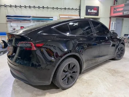 랩핑 티 없이 순정 블랙처럼, 테슬라 모델Y 유광블랙 시공 / 인천 서구