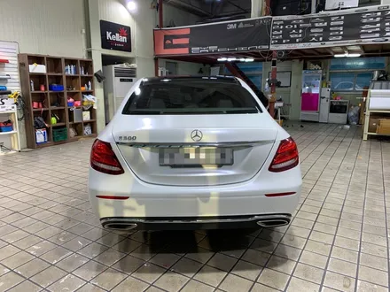 자동차랩핑 인천 아이캐칭_벤츠 E300, 에이버리 사틴화이트펄(진주펄) 전체랩핑 시공후기 / 인천 서구, 부평, 부천