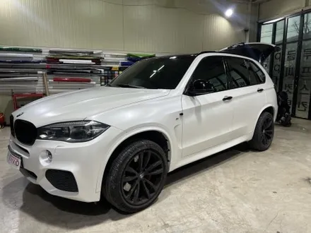 인천 BMW X5 랩핑 – 사틴화이트펄로 완성한 세련된 전체랩핑 / 인천 서구