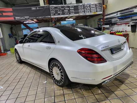 인천랩핑 전문 아이캐칭_ 벤츠 마이바흐 S560, 에이버리 사틴화이트펄 전체랩핑 시공 / 인천 서구, 부평, 부천