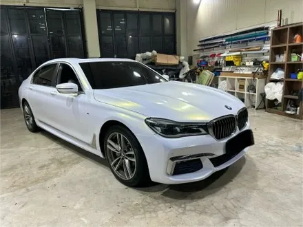 BMW 740Li 전체랩핑: 고광택 화이트 골드 스파클로 완성한 플래그십의 새로운 분위기 / 인천 서구