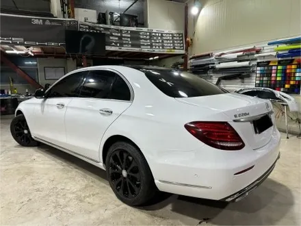 인천 벤츠랩핑_BENZ E클래스, 비비드 유광화이트 전체랩핑 시공후기 / 인천 서구