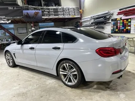 강렬한 블루에서 부드러운 그레이로, BMW 420d 랩핑 사례 / 인천 서구