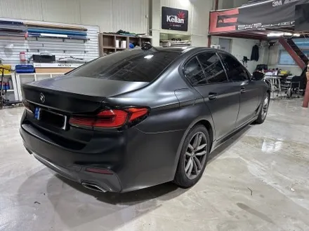 BMW 5시리즈, 사틴블랙으로 완성한 블랙 에디션 감성 / 인천 서구
