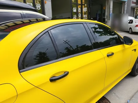 인천 벤츠랩핑_벤츠 E클래스(E63 AMG), 에이버리 사틴옐로우 전체랩핑 시공 + 크롬죽이기 시공후기 / 인천 서구