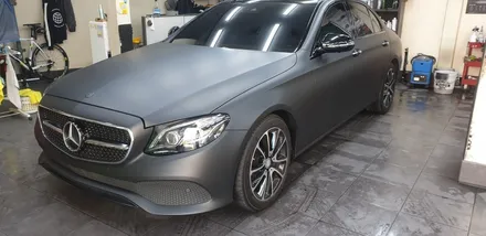 w213 E클래스 사틴블랙으로 전체랩핑했어요. 플라스티딥 무광랩핑으로 스크레치 방지하세요 / 부산 사하구 하단동