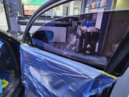 제네시스BH 중고차썬팅작업과 광택작업 유리막코팅작업하면 중고차패키지작업!! / 부산 사하구 하단동