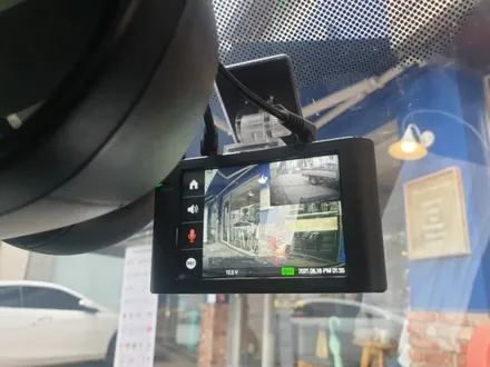 인기리에 선택되는 블랙박스. 아이나비 Z5000PLUS / 서울 서대문구 연희동