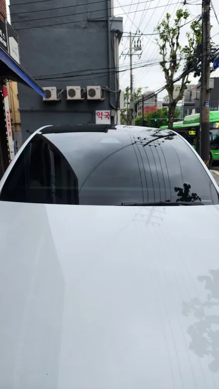 테슬라  모델Y주니퍼를 만나 행복한 틴팅으로 그 즐거움을 찿아봅니다. / 서울 서대문구 연희동
