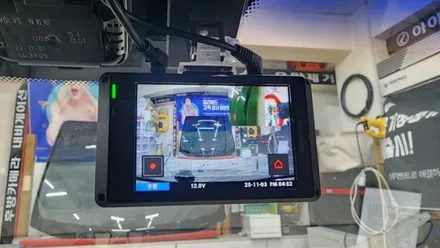 QX100 QXD화질 30프레임 블랙박스를 시공한 차량은 볼보 V90입니다. / 서울 서대문구 연희동