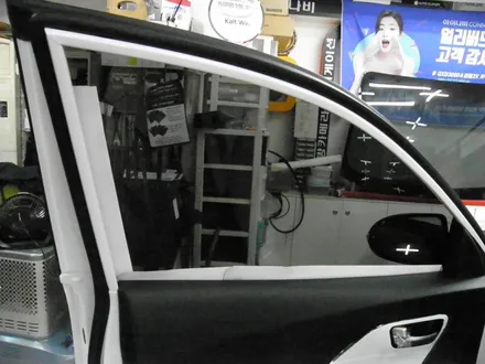 새로운차원의 칼트윈 RX 썬팅과 아이나비 Z5000 32GB 블랙박스 / 서울 서대문구 연희동