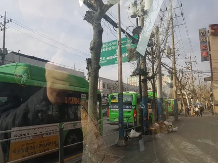 아이나비 썬팅 칼트윈 GR 반사필름, 올뉴카니발 차량에, 아이나비블랙박스 Z500 설치. / 서울 서대문구 연희동