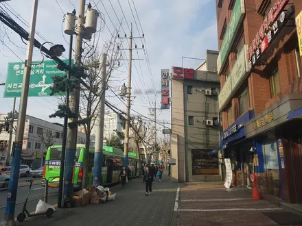 아이나비 썬팅 칼트윈 GR 반사필름, 올뉴카니발 차량에, 아이나비블랙박스 Z500 설치. / 서울 서대문구 연희동