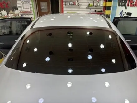 벤츠 e-class(e클래스) 후면기포/뽀글이/열선기포 썬팅 제거 후 재시공 수원썬팅 카스페이스 수원청명점 / 수원 영통동