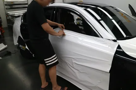 BMW G12 7시리즈 전체랩핑 유광화이트로 순정처럼 연출했어요 / 서울 양천구