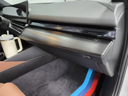 BMW G60 520i 실버크롬 눈부심 차단! 신정동 실내랩핑, 시크한 감성은 덤 / 서울 양천