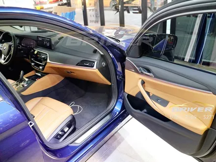 bmw 530i 5시리즈 실내랩핑 매트릭스블랙 어떠세요? / 서울 양천