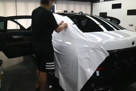 BMW G12 7시리즈 전체랩핑 유광화이트로 순정처럼 연출했어요 / 서울 양천구