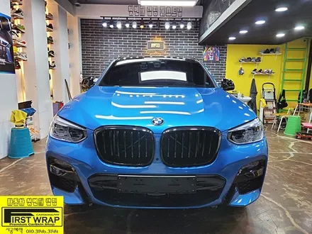 BMW X4 에이버리슈프림 메탈릭브라이트블루 전체랩핑 그릴랩핑 목감랩핑 시흥랩핑 광명랩핑 안양랩핑 서울랩핑 일산랩핑 안산랩핑 송도랩핑 배곧랩핑 수원랩핑 군포랩핑 퍼스트랩카스킨 / 안산, 시흥, 부천