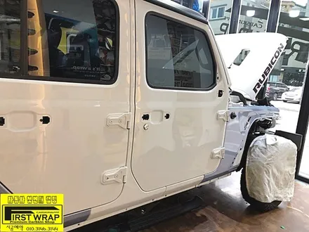 지프 랭글러루비콘 에이버리슈프림 퀼실버메탈릭 전체랩핑 목감랩핑 시흥랩핑 광명랩핑 안양랩핑 안산랩핑 송도랩핑 배곧랩핑 일산랩핑 분당랩핑 수원랩핑 서울랩핑 퍼스트랩카스킨 / 안산, 시흥, 부천