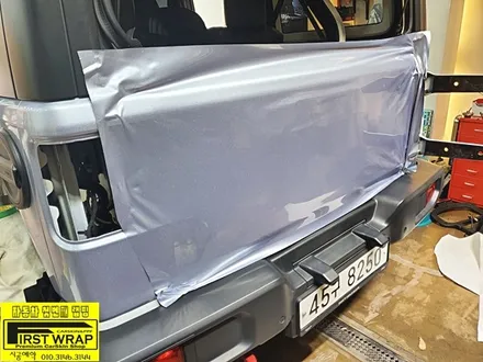 지프 랭글러루비콘 에이버리슈프림 퀼실버메탈릭 전체랩핑 목감랩핑 시흥랩핑 광명랩핑 안양랩핑 안산랩핑 송도랩핑 배곧랩핑 일산랩핑 분당랩핑 수원랩핑 서울랩핑 퍼스트랩카스킨 / 안산, 시흥, 부천