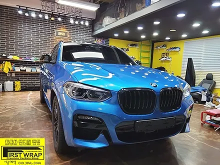 BMW X4 에이버리슈프림 메탈릭브라이트블루 전체랩핑 그릴랩핑 목감랩핑 시흥랩핑 광명랩핑 안양랩핑 서울랩핑 일산랩핑 안산랩핑 송도랩핑 배곧랩핑 수원랩핑 군포랩핑 퍼스트랩카스킨 / 안산, 시흥, 부천