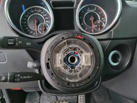 [핏먼트 울산]벤츠 W463 G63AMG 신형 카본 AMG 핸들 장착했더니 구형 이미지 탈피 성공!!! 지바겐의 변신은 무죄입니다. 간지나고 스포티한 핸들 지금 바로 챙겨 보세요~