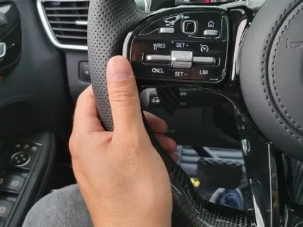 [핏먼트 울산]벤츠 X166 GLS 클래스 뭔가 모르게 허전했던 실내 디자인? 신형 AMG 카본 핸들로 해소합니다. 순정 열선 핸들 레트로핏까지 함께 시공하면 이득이 두 배야!!!