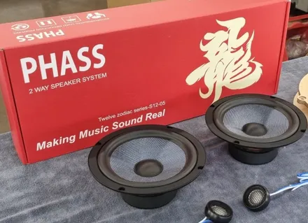 [핏먼트 울산]포르쉐 파나메라 퓨어 아날로그 파스(PHASS) S12-F 스피커 장착합니다. 생동감 있는 고음과 묵직한 중저음 베이스까지 역시는 역시네! 고막 건강은 덤으로 확보~