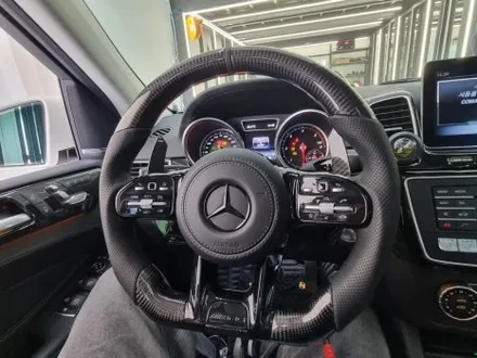 [핏먼트 울산]벤츠 X166 GLS 클래스 뭔가 모르게 허전했던 실내 디자인? 신형 AMG 카본 핸들로 해소합니다. 순정 열선 핸들 레트로핏까지 함께 시공하면 이득이 두 배야!!!