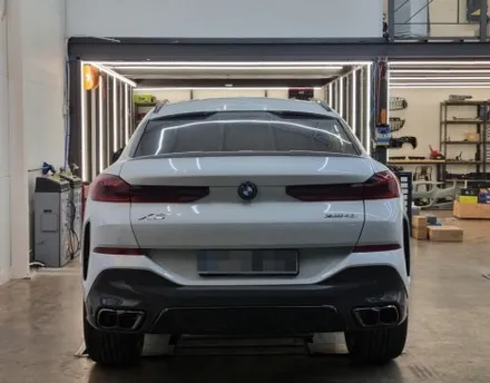 [핏먼트 울산]BMW G06 X6 LCI 퍼포먼스 리어 디퓨저와 블랙 머플러 팁 장착하기! 퀄리티도 보장되는 섹시한 뒤태를 원하신다면 고민 말고 빠르게 챙겨보세요~