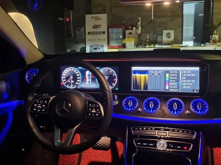 [덱스크루 울산남구점]벤츠 W213 E300 LED튜닝 송풍구 엠비언트 라이트(64컬러)