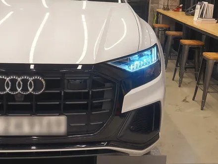 [덱스크루 울산남구점]아우디 Q8 55TFSI(4M) 킹스텝 면발광 전동 사이드스텝