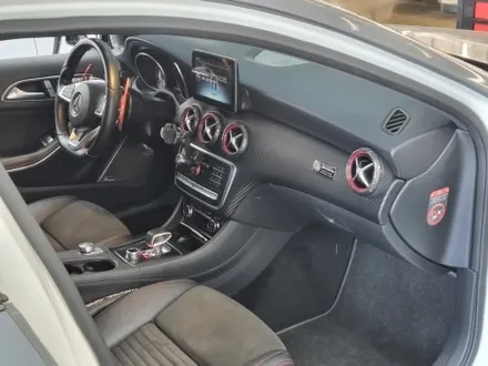 벤츠 W176 A45 AMG 송풍구와 도어 엠비언트 레트로핏 튜닝! 12색 엠비언트 코딩은 덤으로 따라가요~ [울산 핏먼트] / 울산 남구