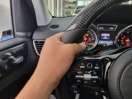 [핏먼트 울산]벤츠 X166 GLS 클래스 뭔가 모르게 허전했던 실내 디자인? 신형 AMG 카본 핸들로 해소합니다. 순정 열선 핸들 레트로핏까지 함께 시공하면 이득이 두 배야!!!