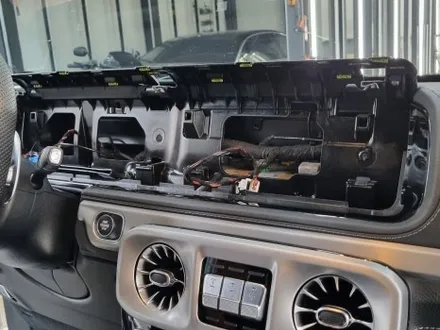 벤츠 W464 G63AMG(G바겐) 송풍구 엠비언트 라이트 튜닝! 심플하게만 느껴졌던 실내에 은은한 포인트 무드 선사하기, [울산 핏먼트] / 울산 남구