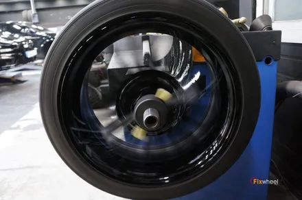 [휠복원][휠수리]검정유광 도색되어진 BMW 428i 휠복원 / 하남시 풍산동