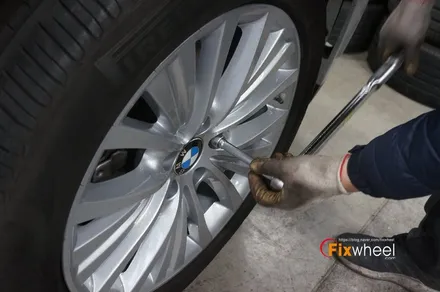 [BMW X5] 메탈릭실버 색상의 휠수리~ / 하남시 풍산동