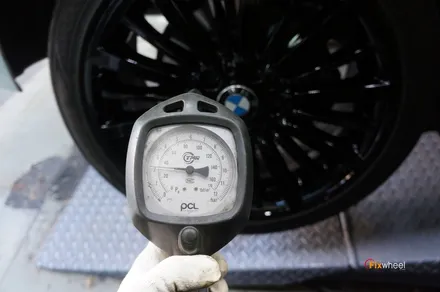 [휠복원][휠수리]검정유광 도색되어진 BMW 428i 휠복원 / 하남시 풍산동