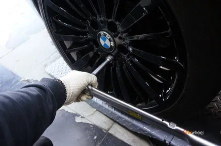 [휠복원][휠수리]검정유광 도색되어진 BMW 428i 휠복원 / 하남시 풍산동