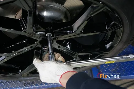 [BMW X6] 검정유광 색상의 휠도색!! / 하남시 풍산동