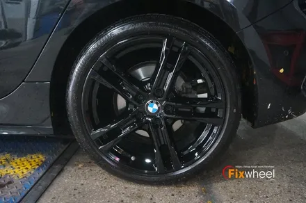 [BMW 118d] 검정유광 색상의 휠도색!! / 하남시 풍산동