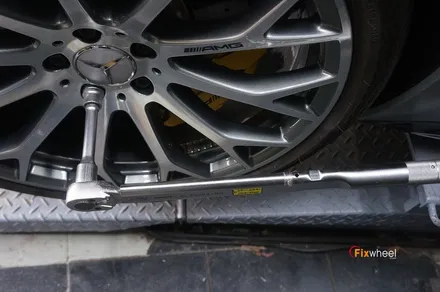 R232 벤츠 SL63AMG 로고 살려서 휠복원 / 하남시 풍산동